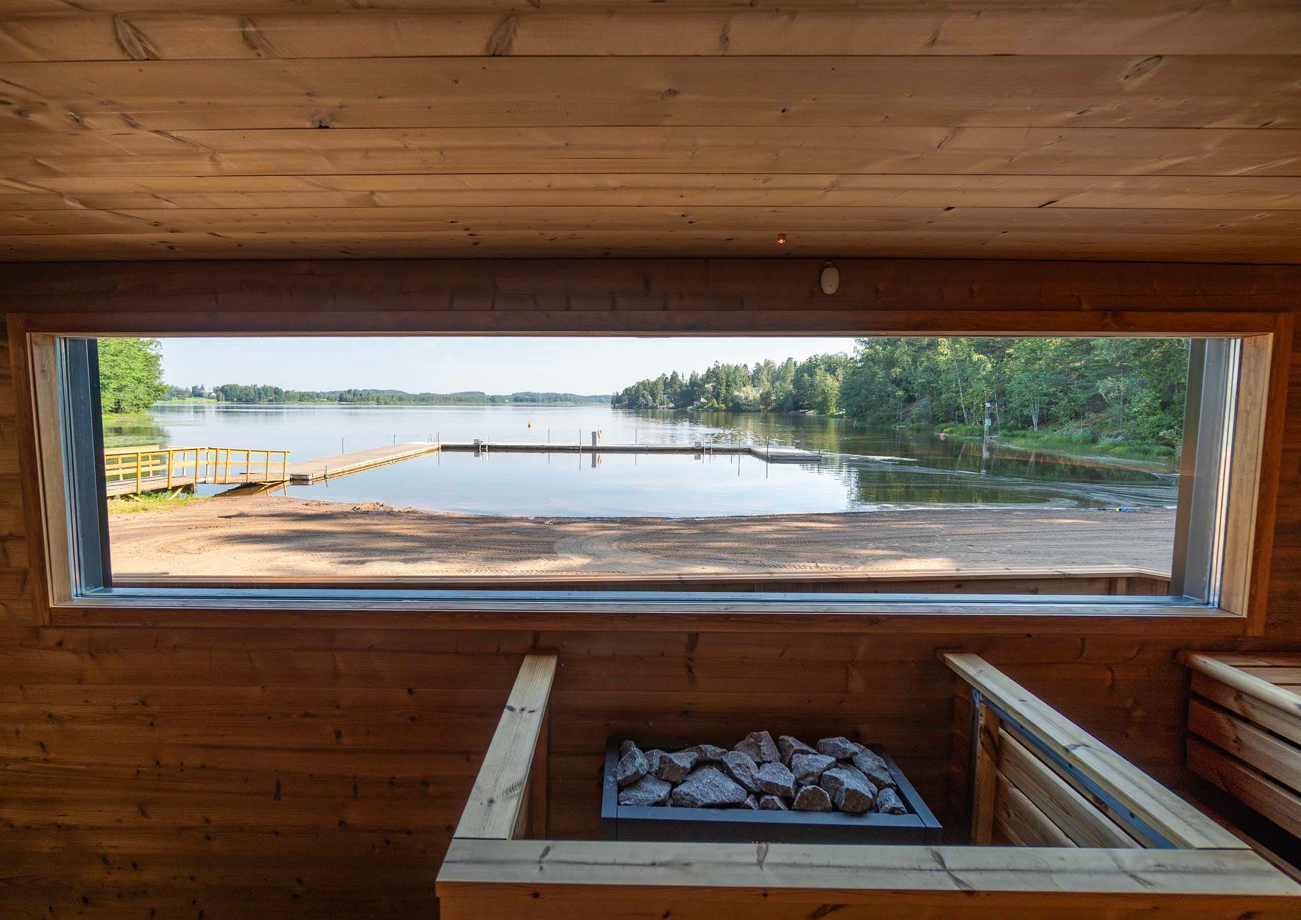 Löylykontin sauna Pitkäjärven rannalla Laaksolahdessa