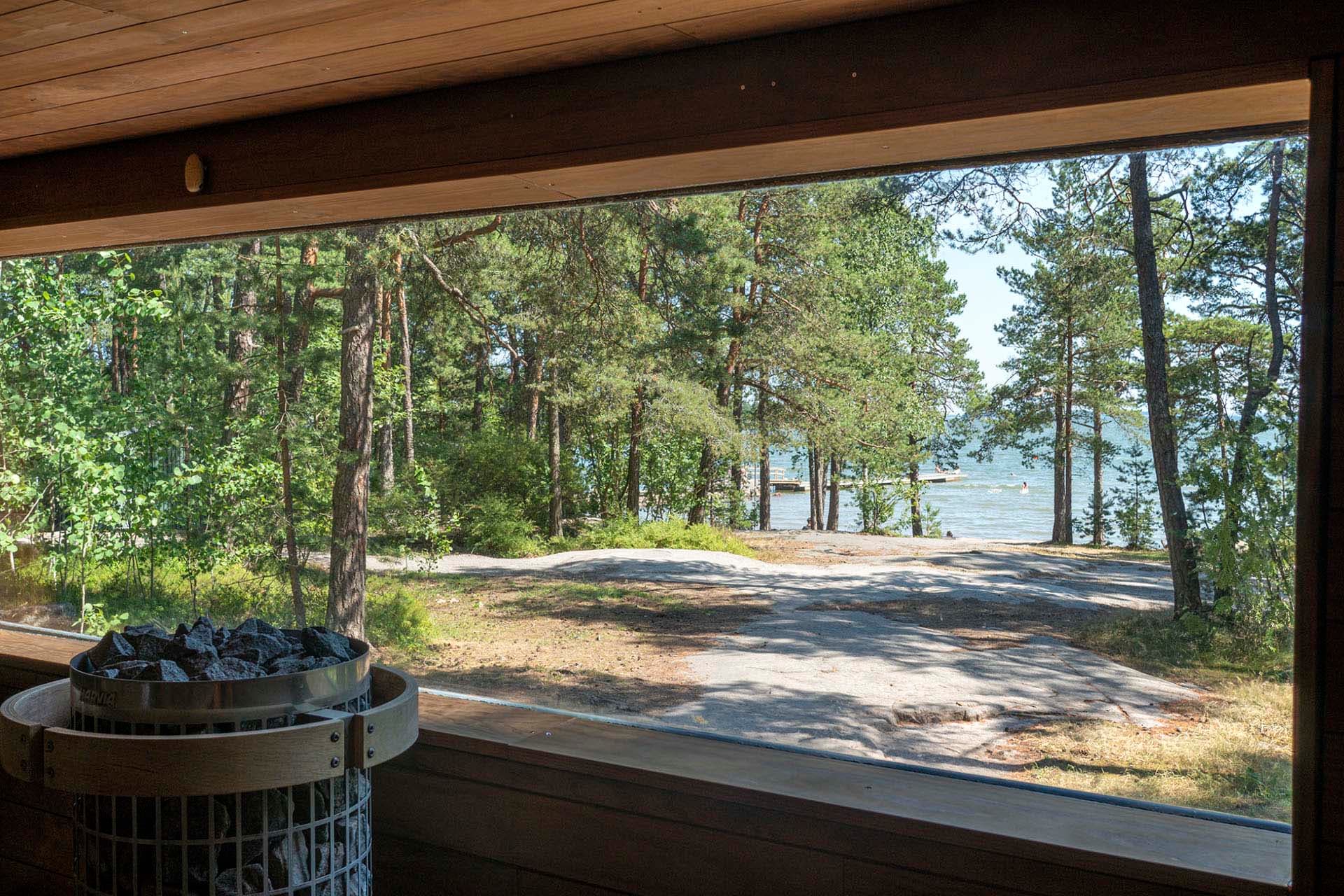 Löylykontti sauna on Matinkylä beach, panoramic window to the sea